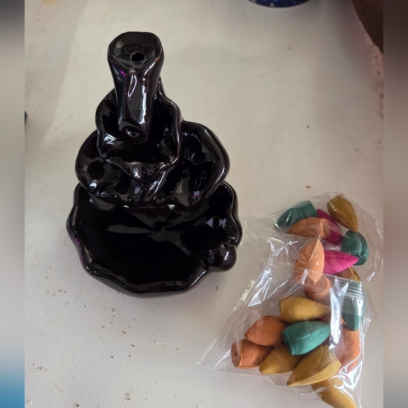 Innozen Black Backflow Cascading Incense Burner with Incense NEW - Picture 3 of 4